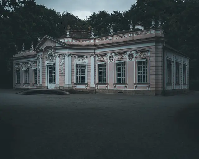 Verlorene Eleganz im Nymphenburger Schlosspark